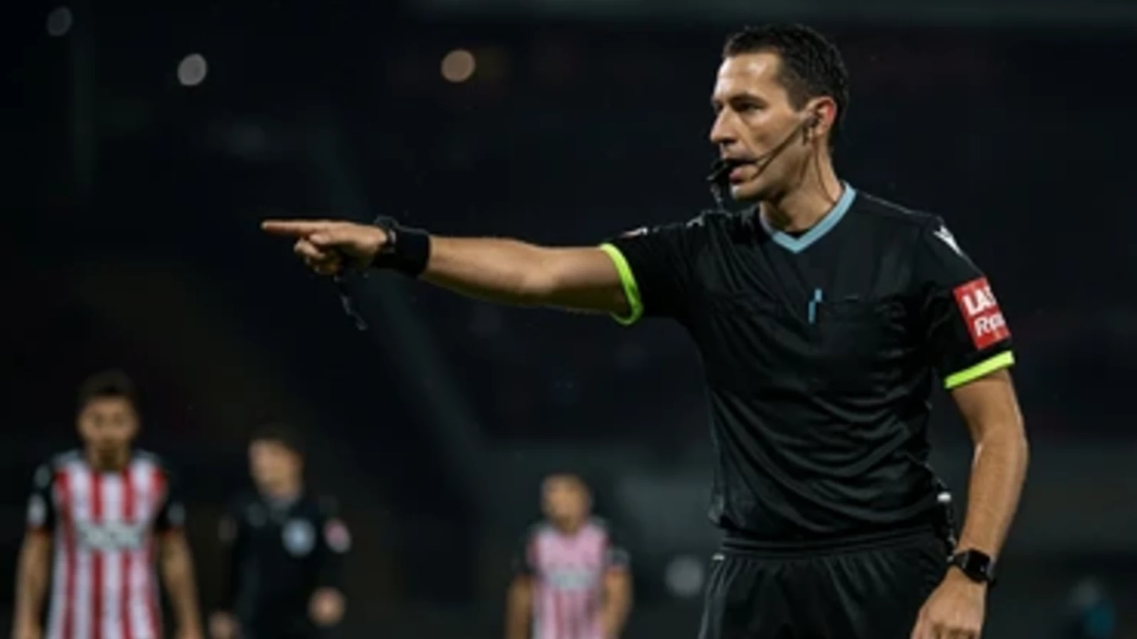 referee